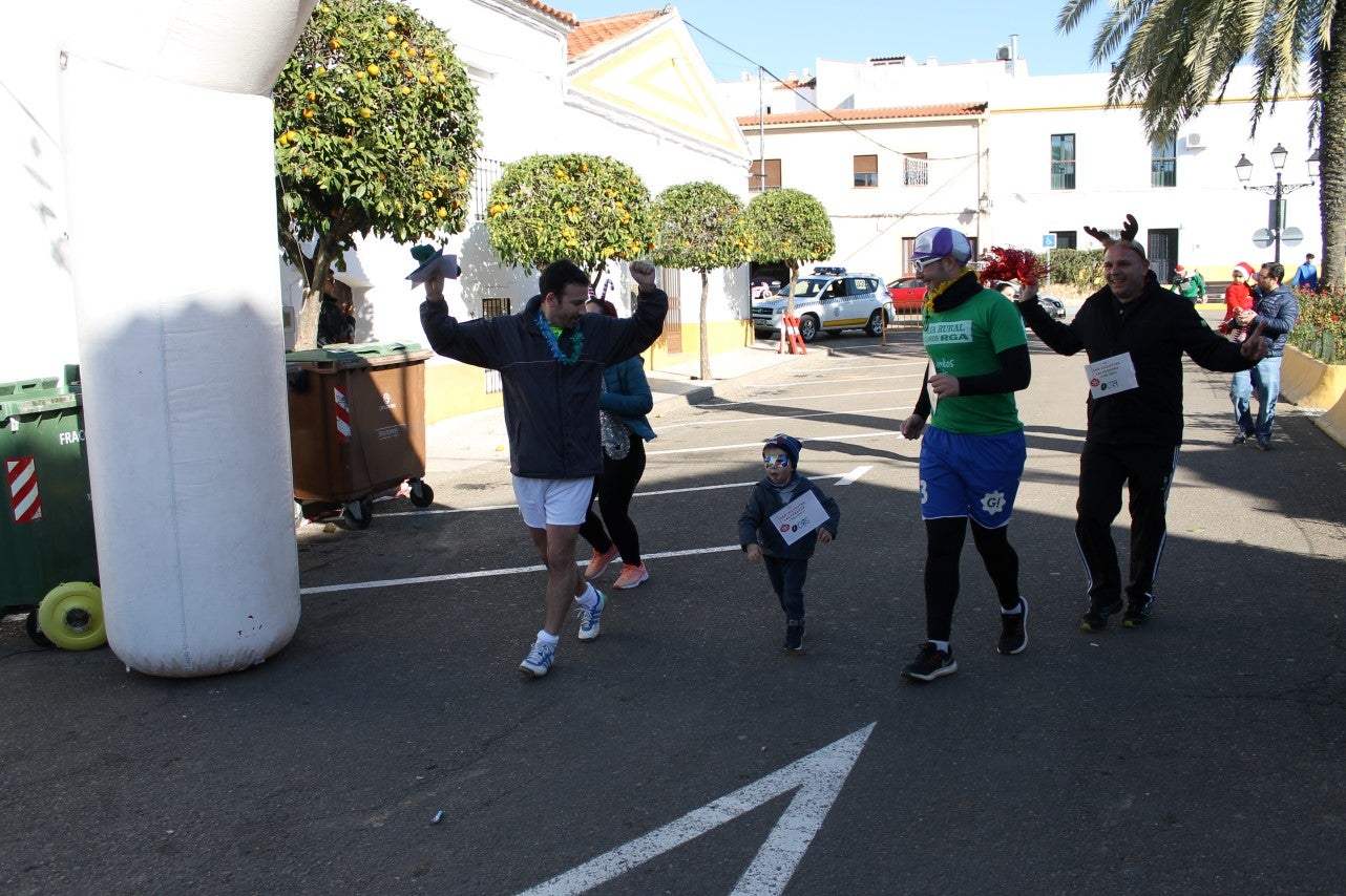 Algunas imágenes de la tercera edición de la San Silvestre Solidaria 2018, celebrada en Valverde de Leganés (30-12-2018)