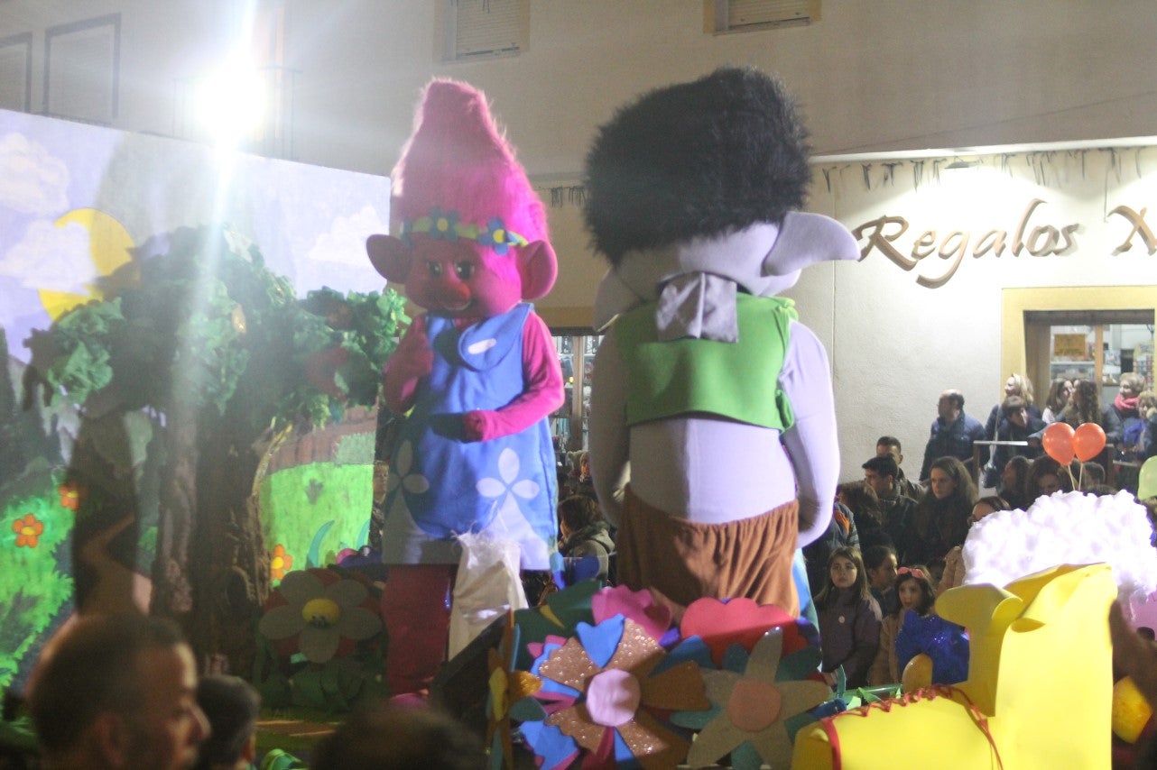 Algunas imágenes de la cabalgata de Los Reyes Magos de Oriente en Valverde de Leganés (05-01-2019)