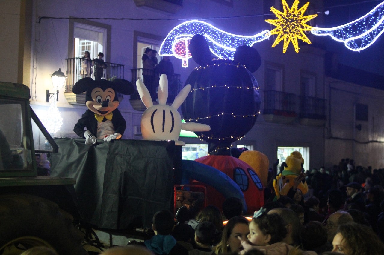 Algunas imágenes de la cabalgata de Los Reyes Magos de Oriente en Valverde de Leganés (05-01-2019)