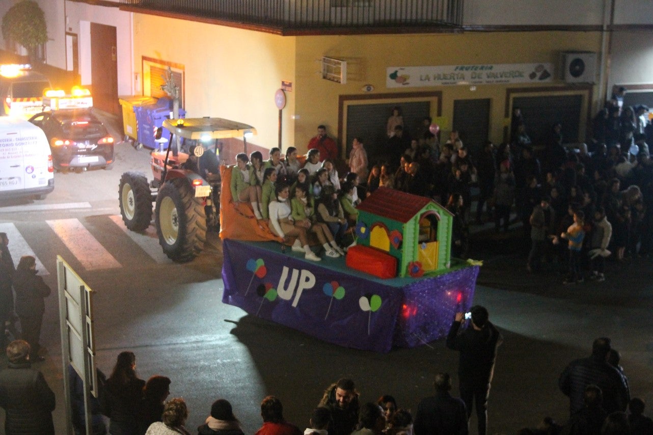 Algunas imágenes de la cabalgata de Los Reyes Magos de Oriente en Valverde de Leganés (05-01-2019)