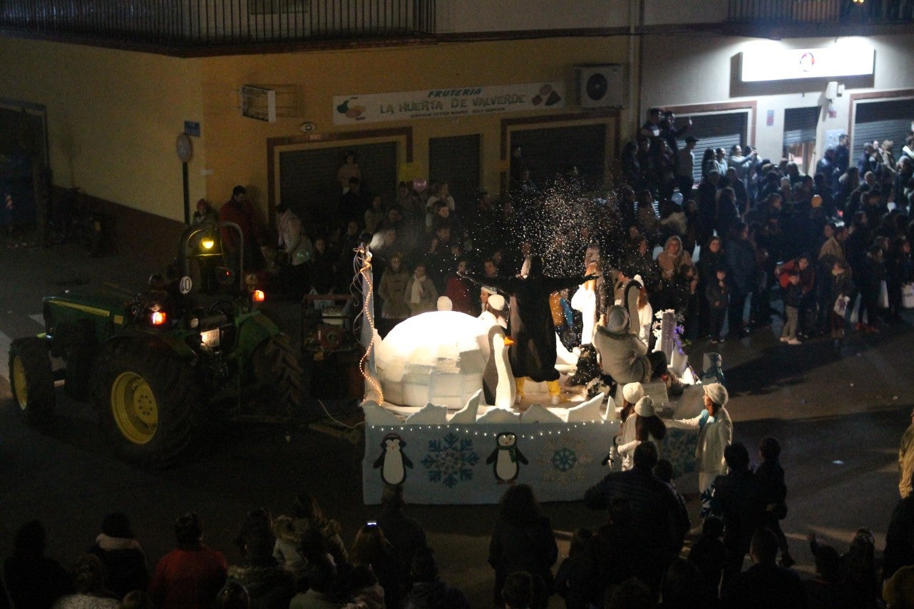 Algunas imágenes de la cabalgata de Los Reyes Magos de Oriente en Valverde de Leganés (05-01-2019)