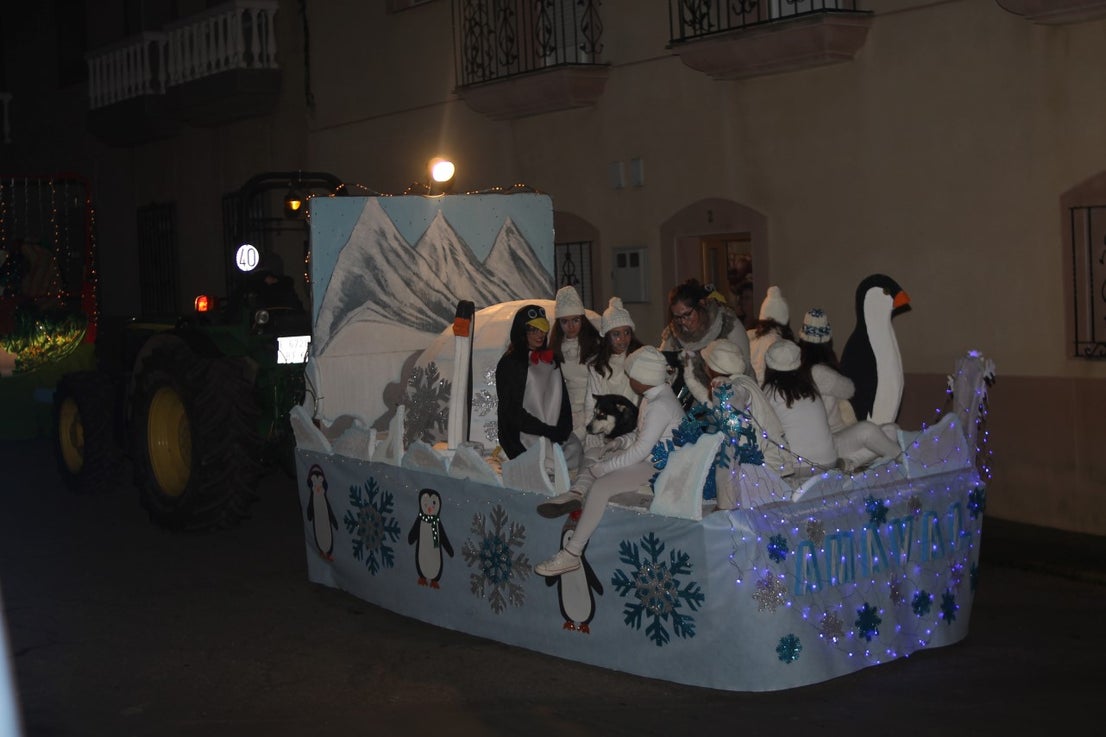 Algunas imágenes de la cabalgata de Los Reyes Magos de Oriente en Valverde de Leganés (05-01-2019)