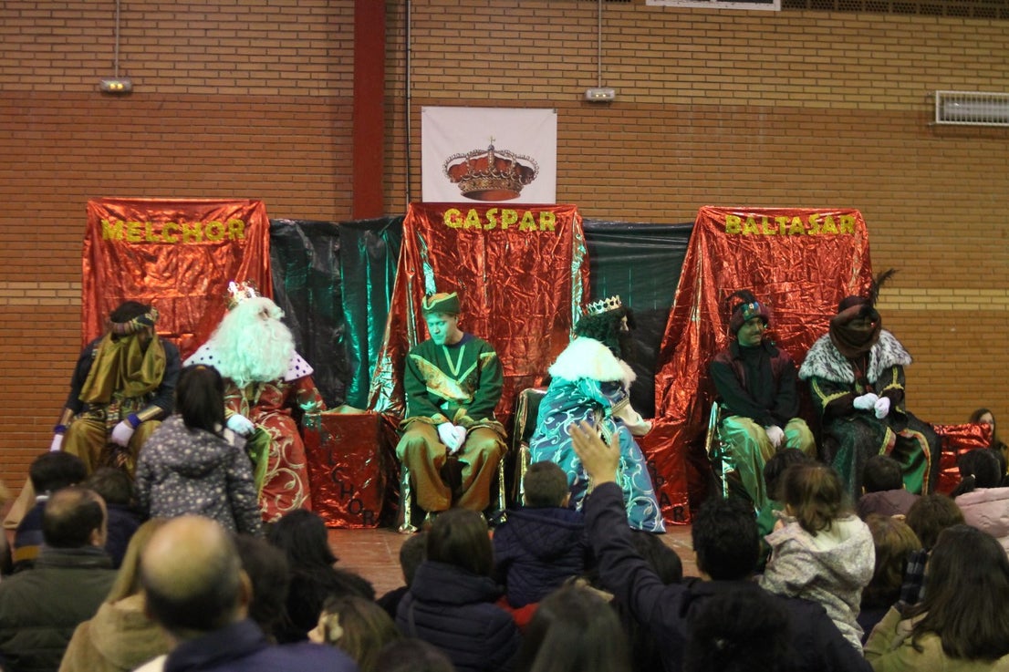 Algunas imágenes de la cabalgata de Los Reyes Magos de Oriente en Valverde de Leganés (05-01-2019)