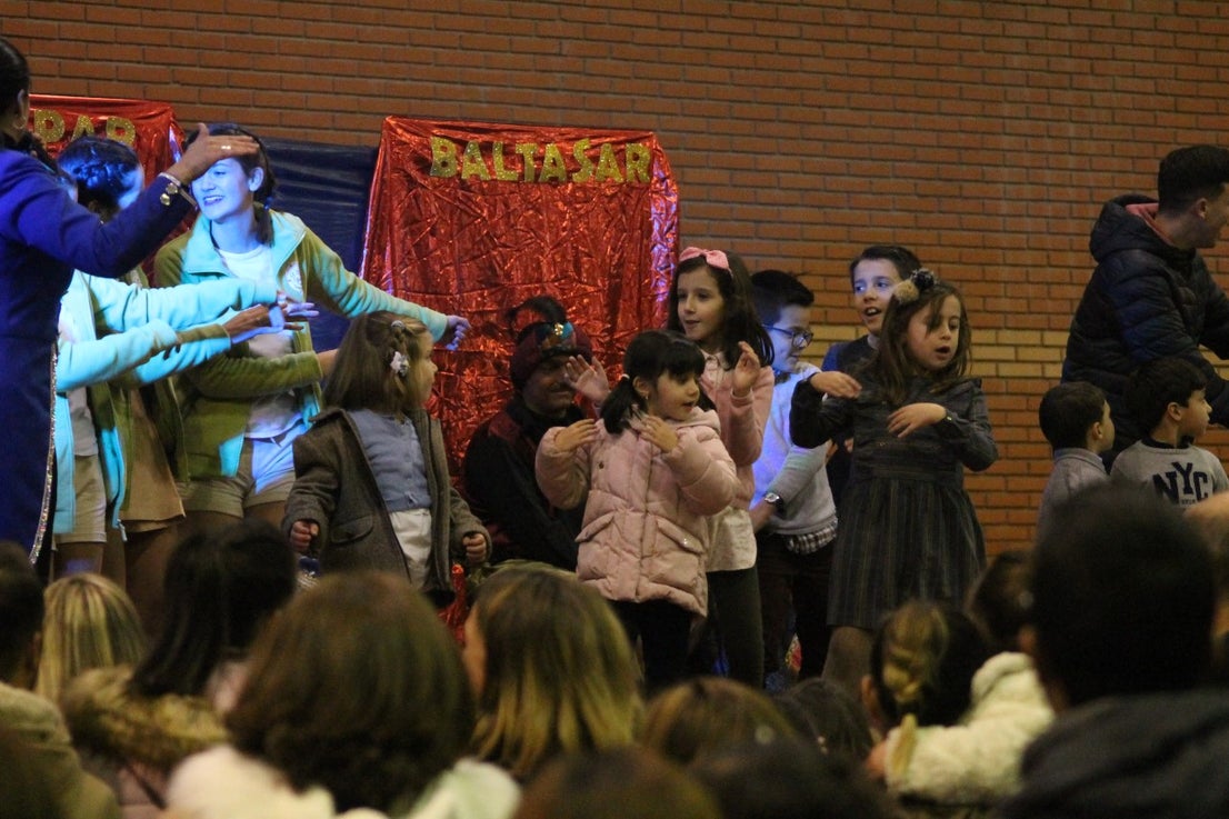 Algunas imágenes de la cabalgata de Los Reyes Magos de Oriente en Valverde de Leganés (05-01-2019)