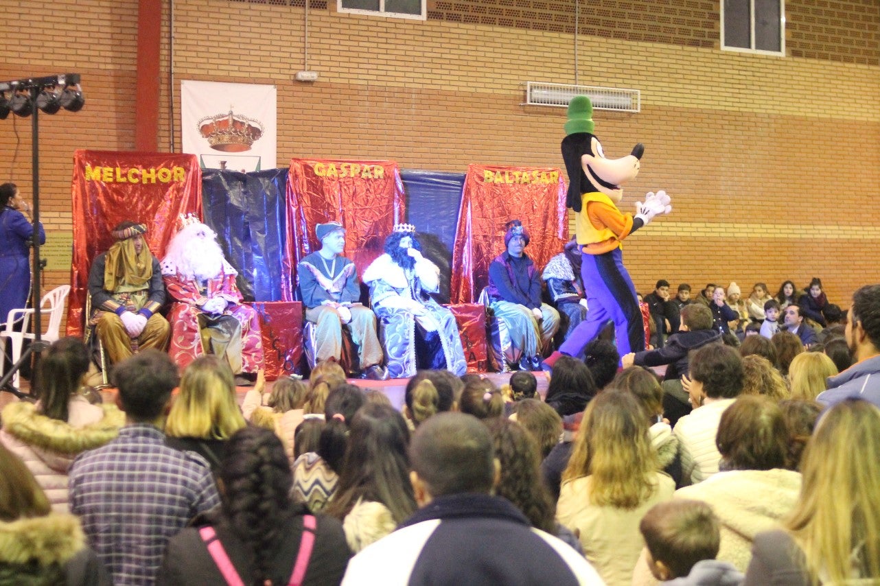 Algunas imágenes de la cabalgata de Los Reyes Magos de Oriente en Valverde de Leganés (05-01-2019)