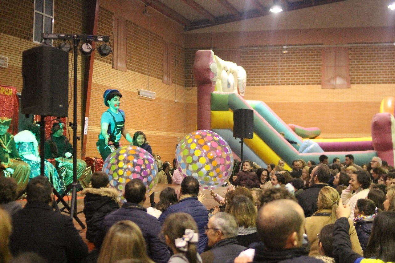 Algunas imágenes de la cabalgata de Los Reyes Magos de Oriente en Valverde de Leganés (05-01-2019)