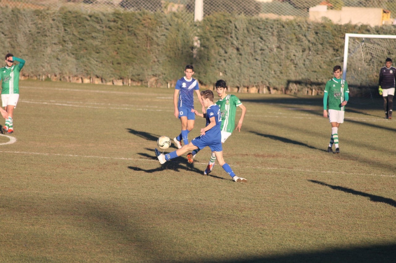 Imágenes del encuentro de juveniles de la doceava jornada de liga disputado en el Municipal de San Roque y que acabó 6-3 (12-01-2019)