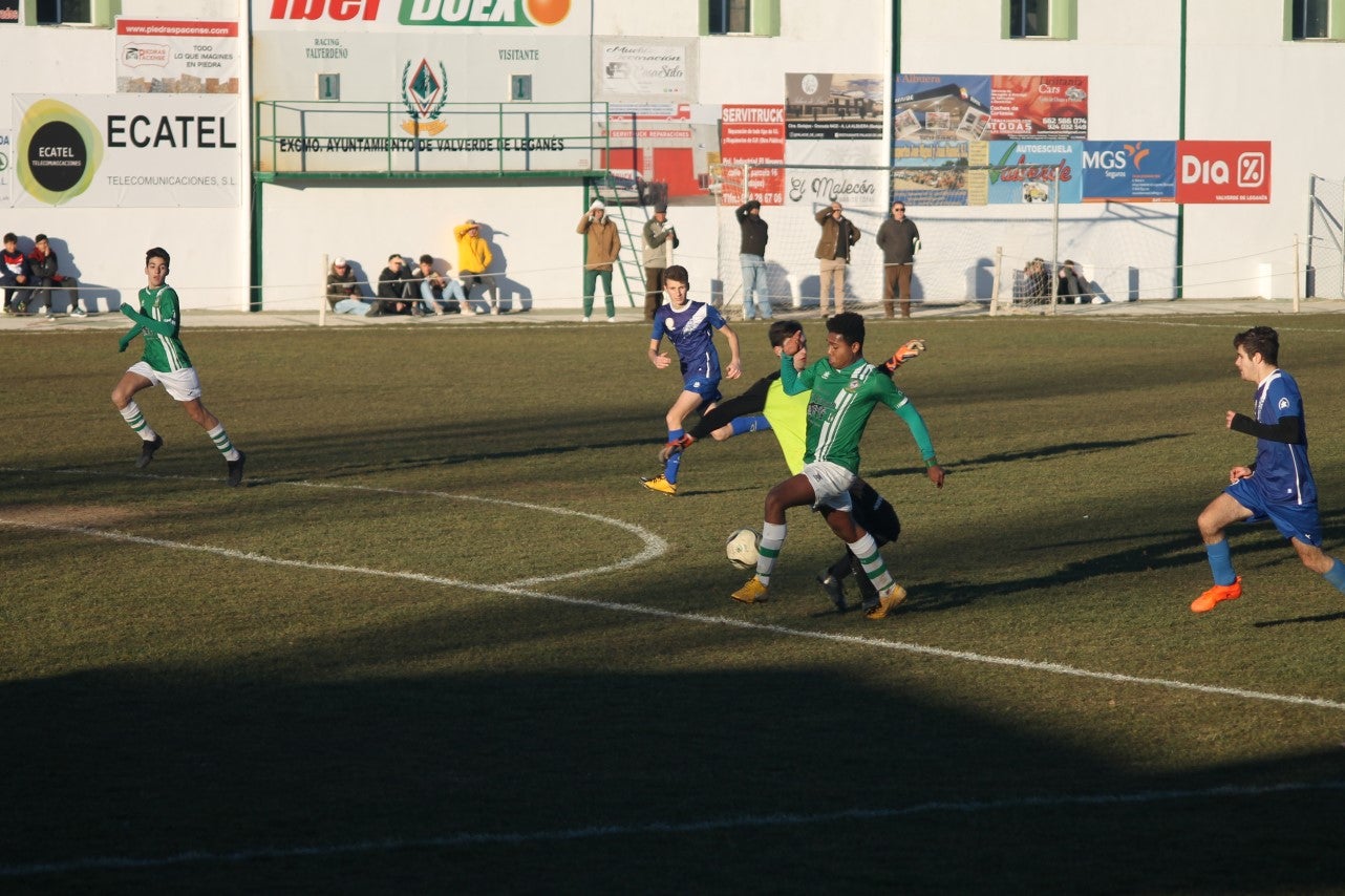 Imágenes del encuentro de juveniles de la doceava jornada de liga disputado en el Municipal de San Roque y que acabó 6-3 (12-01-2019)