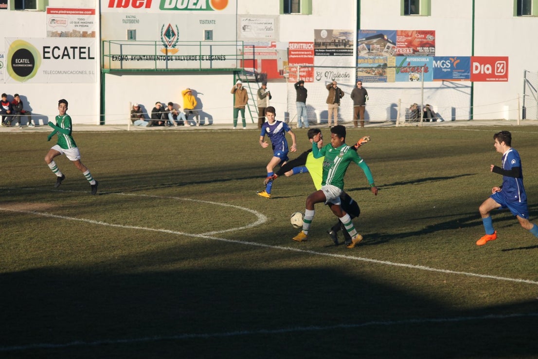 Imágenes del encuentro de juveniles de la doceava jornada de liga disputado en el Municipal de San Roque y que acabó 6-3 (12-01-2019)