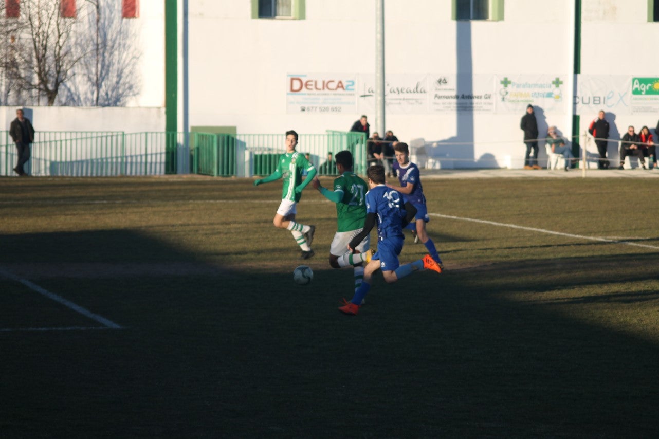 Imágenes del encuentro de juveniles de la doceava jornada de liga disputado en el Municipal de San Roque y que acabó 6-3 (12-01-2019)