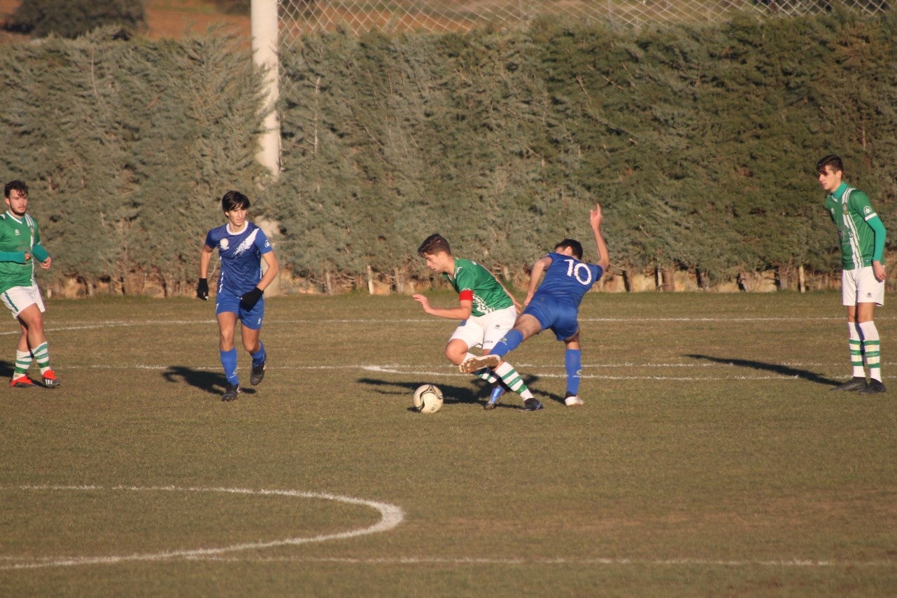 Imágenes del encuentro de juveniles de la doceava jornada de liga disputado en el Municipal de San Roque y que acabó 6-3 (12-01-2019)