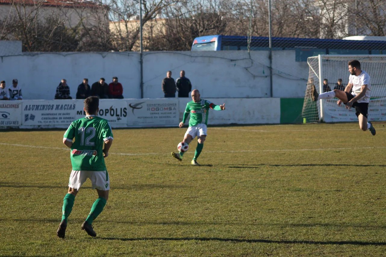 Imágenes del encuentro de la 21ª jornada de liga de Tercera División disputado en el Municipal de San Roque y que acabó 0-2 (20-01-2019)