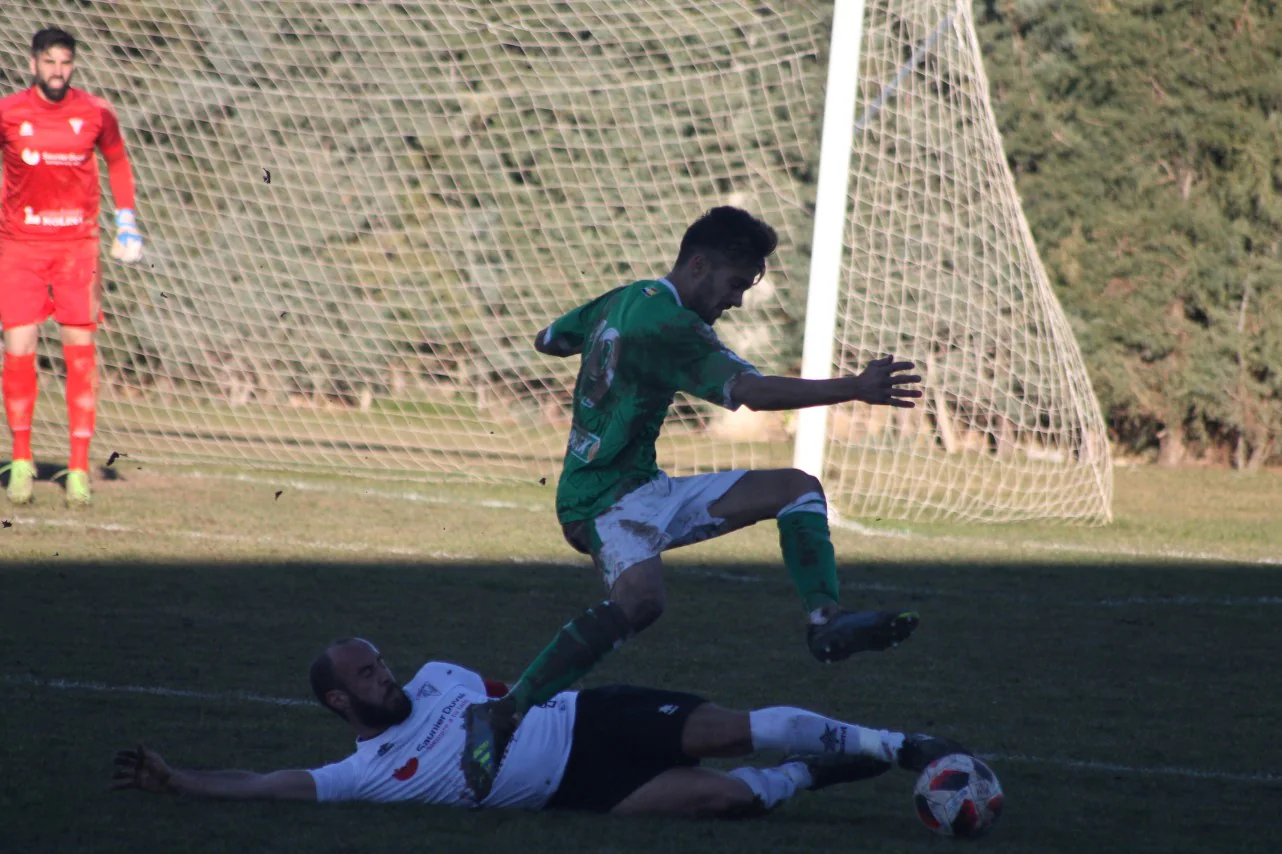 Imágenes del encuentro de la 21ª jornada de liga de Tercera División disputado en el Municipal de San Roque y que acabó 0-2 (20-01-2019)