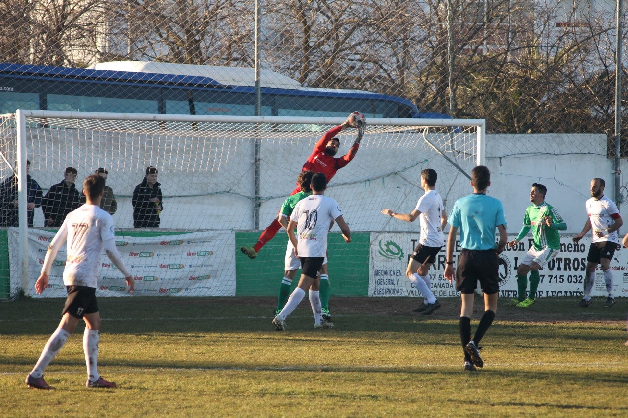 Imágenes del encuentro de la 21ª jornada de liga de Tercera División disputado en el Municipal de San Roque y que acabó 0-2 (20-01-2019)
