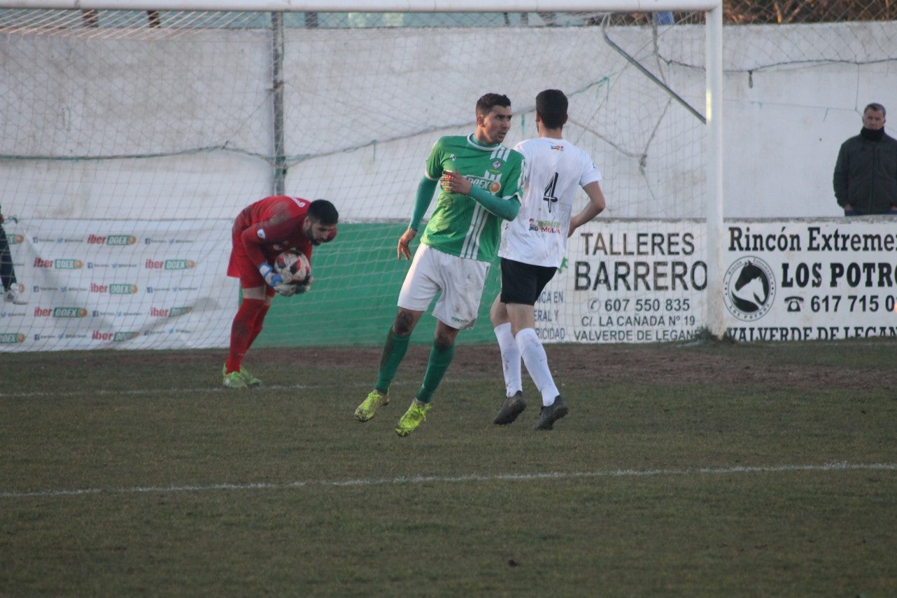 Imágenes del encuentro de la 21ª jornada de liga de Tercera División disputado en el Municipal de San Roque y que acabó 0-2 (20-01-2019)