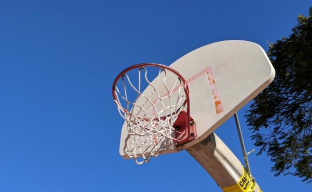 Se organizan clases de mini basket