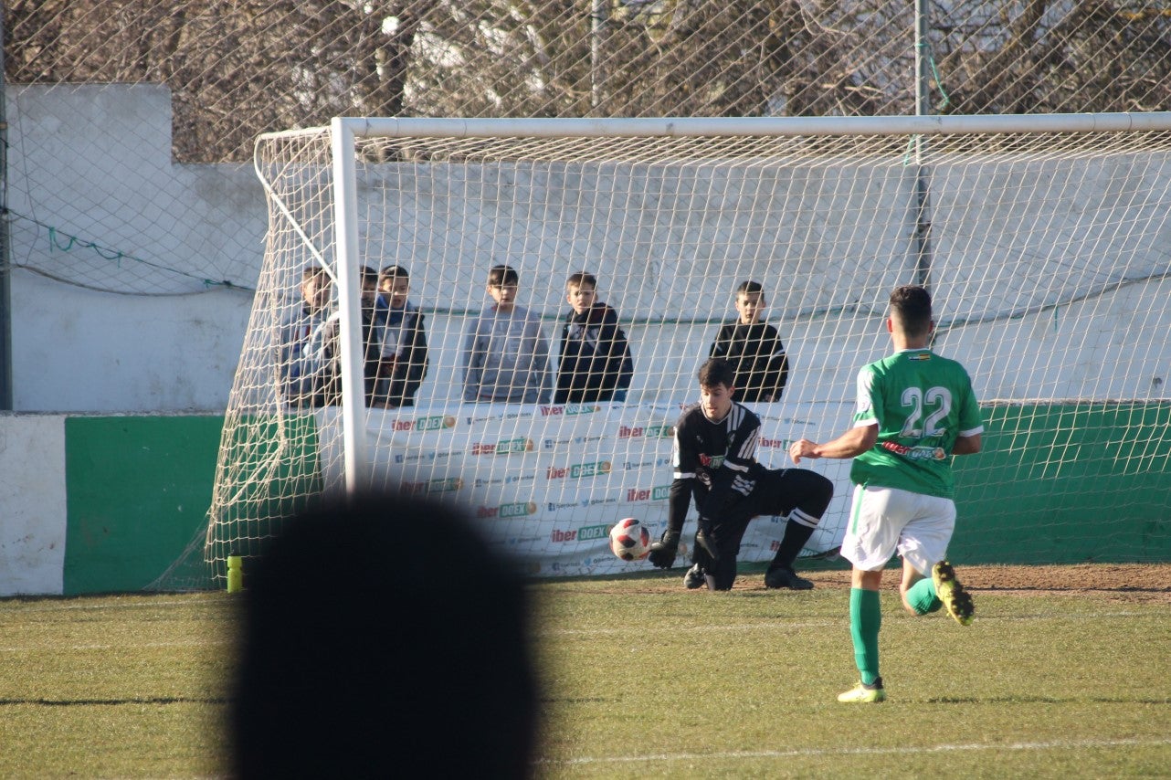 Imágenes del encuentro de la vigesimotercera jornada de liga de Tercera División, disputado en el Municipal de San Roque y que terminó 6-2 (03-02-2019)