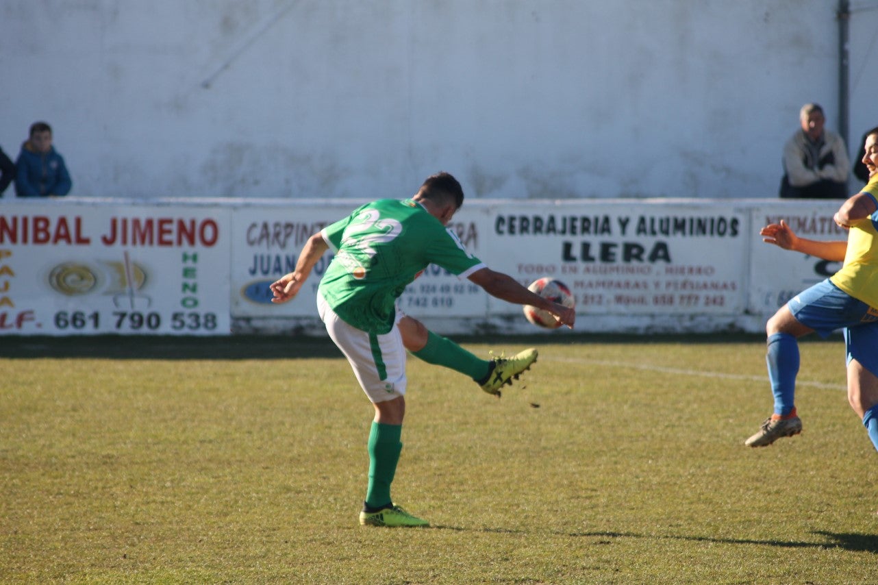 Imágenes del encuentro de la vigesimotercera jornada de liga de Tercera División, disputado en el Municipal de San Roque y que terminó 6-2 (03-02-2019)