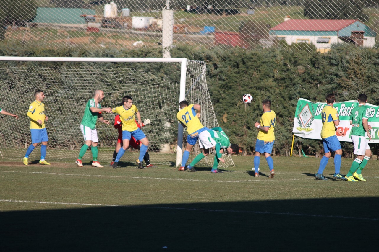 Imágenes del encuentro de la vigesimotercera jornada de liga de Tercera División, disputado en el Municipal de San Roque y que terminó 6-2 (03-02-2019)