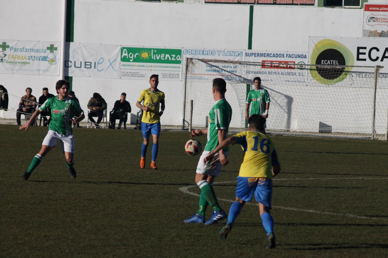 Imágenes del encuentro de la vigesimotercera jornada de liga de Tercera División, disputado en el Municipal de San Roque y que terminó 6-2 (03-02-2019)