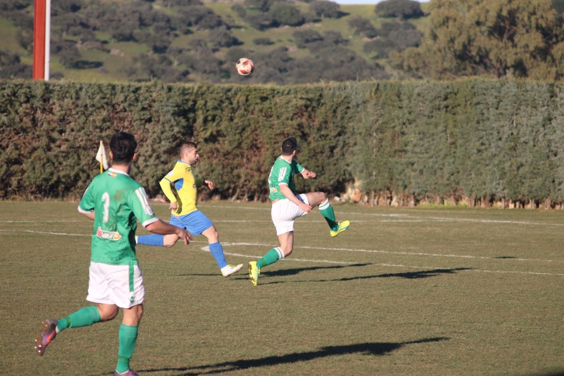 Imágenes del encuentro de la vigesimotercera jornada de liga de Tercera División, disputado en el Municipal de San Roque y que terminó 6-2 (03-02-2019)