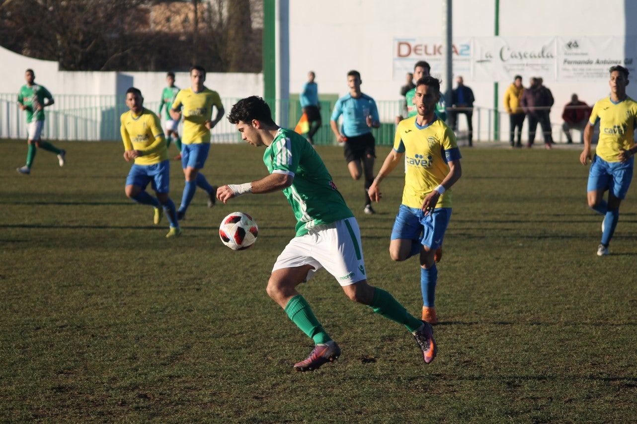 Imágenes del encuentro de la vigesimotercera jornada de liga de Tercera División, disputado en el Municipal de San Roque y que terminó 6-2 (03-02-2019)