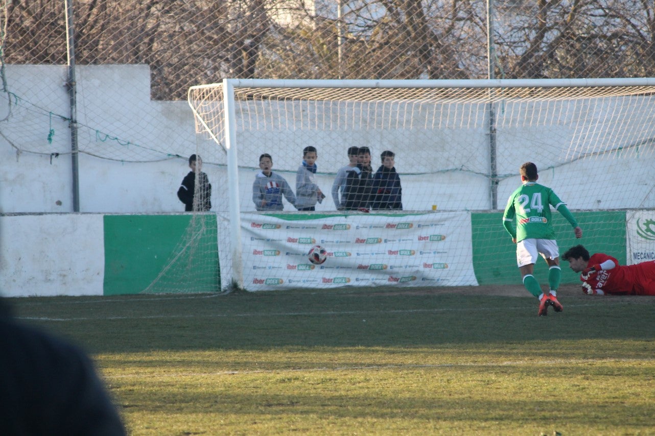 Imágenes del encuentro de la vigesimotercera jornada de liga de Tercera División, disputado en el Municipal de San Roque y que terminó 6-2 (03-02-2019)