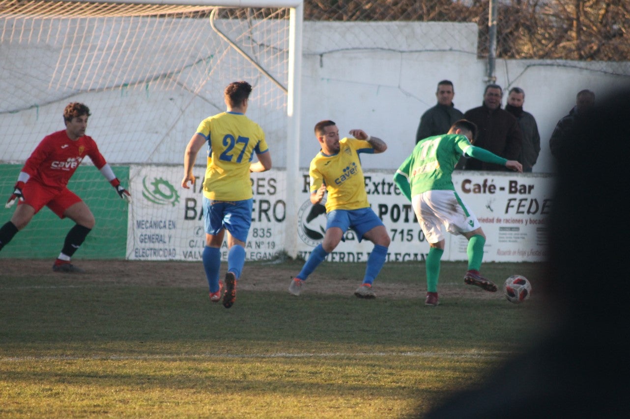 Imágenes del encuentro de la vigesimotercera jornada de liga de Tercera División, disputado en el Municipal de San Roque y que terminó 6-2 (03-02-2019)