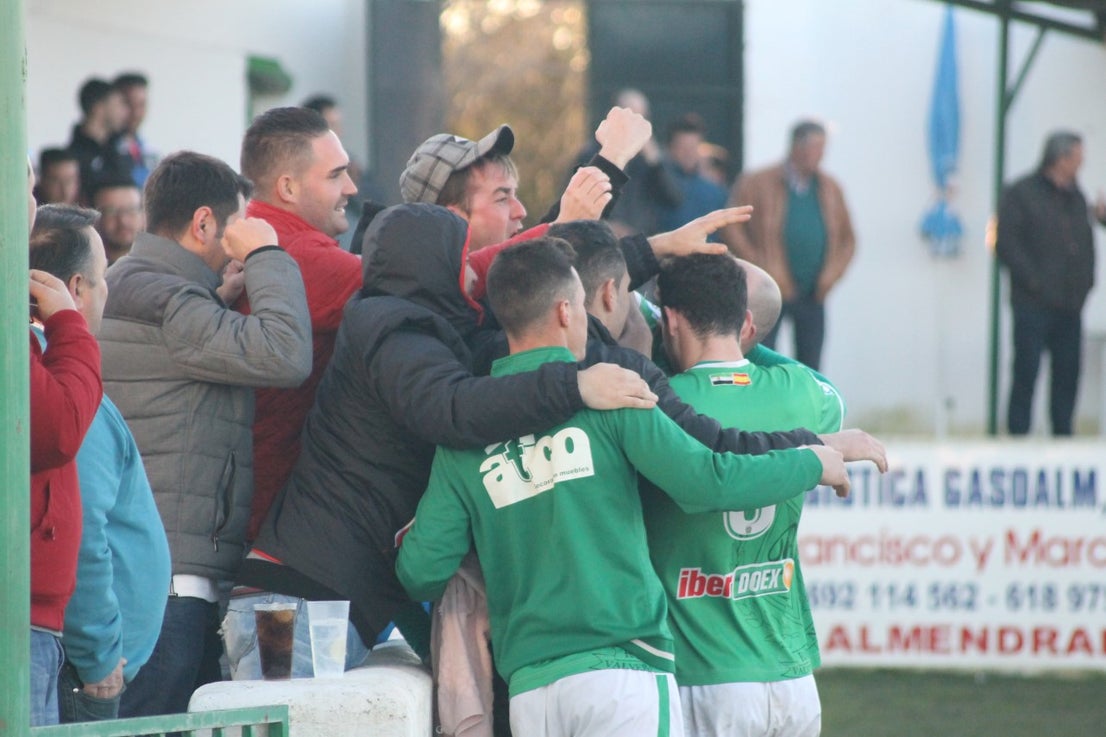 Imágenes del encuentro de la vigesimotercera jornada de liga de Tercera División, disputado en el Municipal de San Roque y que terminó 6-2 (03-02-2019)
