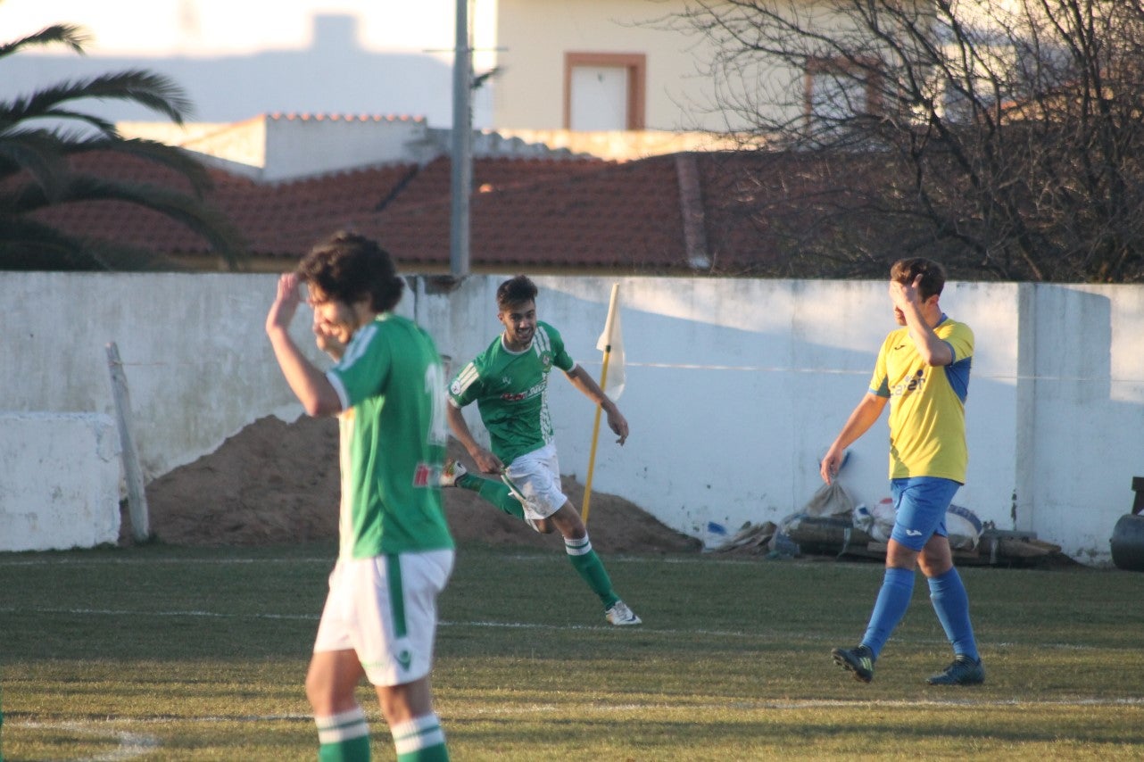 Imágenes del encuentro de la vigesimotercera jornada de liga de Tercera División, disputado en el Municipal de San Roque y que terminó 6-2 (03-02-2019)