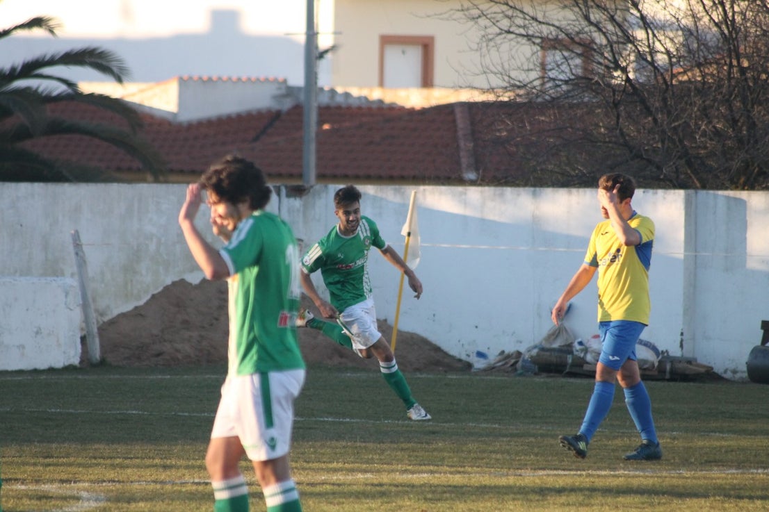 Imágenes del encuentro de la vigesimotercera jornada de liga de Tercera División, disputado en el Municipal de San Roque y que terminó 6-2 (03-02-2019)