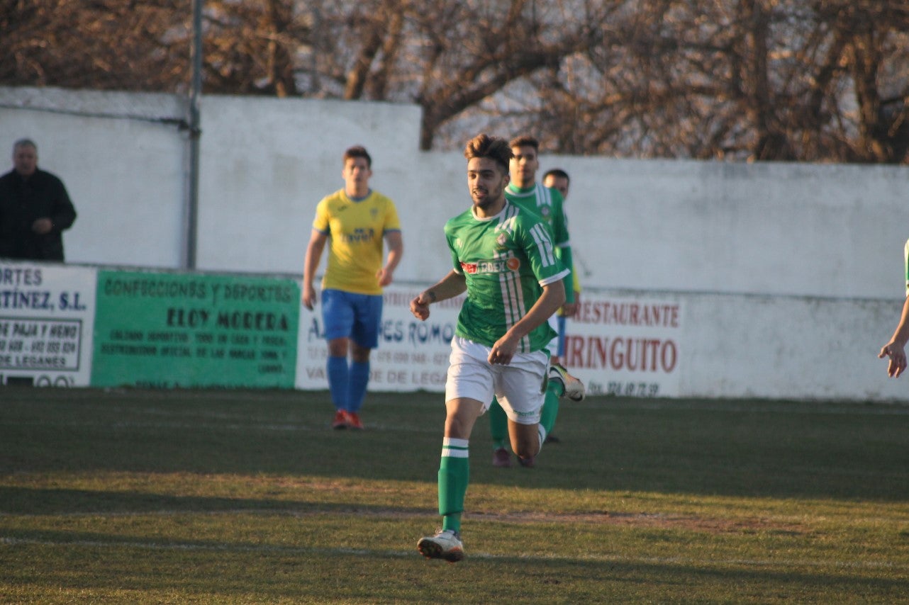 Imágenes del encuentro de la vigesimotercera jornada de liga de Tercera División, disputado en el Municipal de San Roque y que terminó 6-2 (03-02-2019)