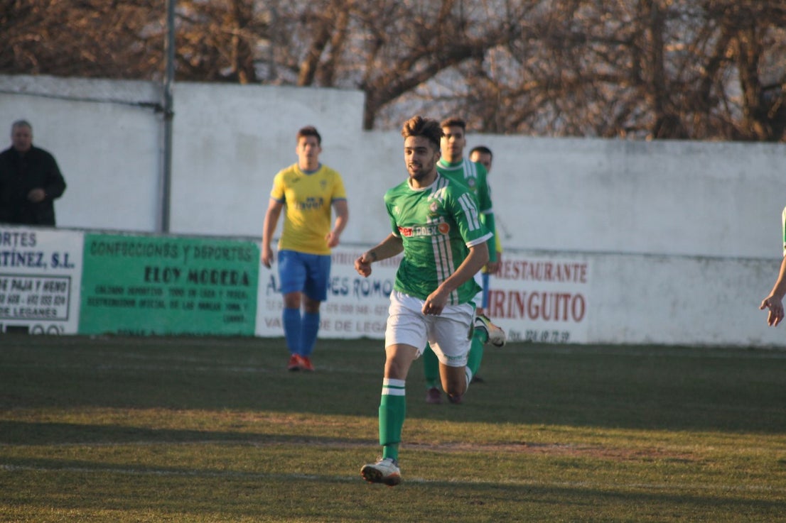 Imágenes del encuentro de la vigesimotercera jornada de liga de Tercera División, disputado en el Municipal de San Roque y que terminó 6-2 (03-02-2019)
