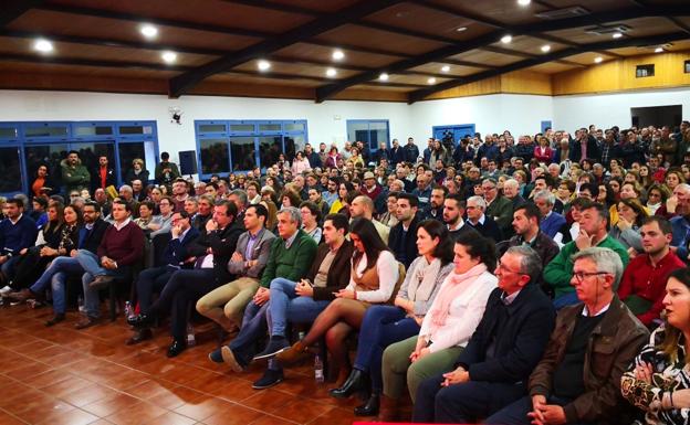 Galería. Casi medio millar de personas arroparon a Manolo Borrego