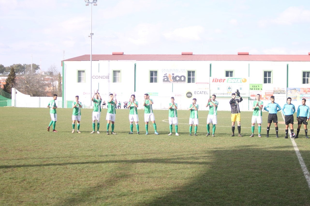 Imágenes del encuentro de la vigesimoquinta jornada de liga de Tercera División, disputado en el Municipal de San Roque, y que finalizó por 2-1 (17-02-2019)