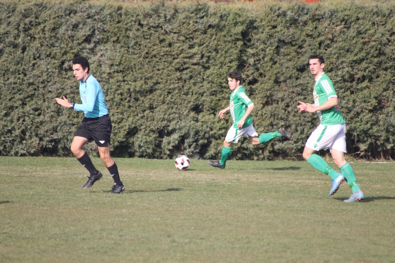 Imágenes del encuentro de la vigesimoquinta jornada de liga de Tercera División, disputado en el Municipal de San Roque, y que finalizó por 2-1 (17-02-2019)