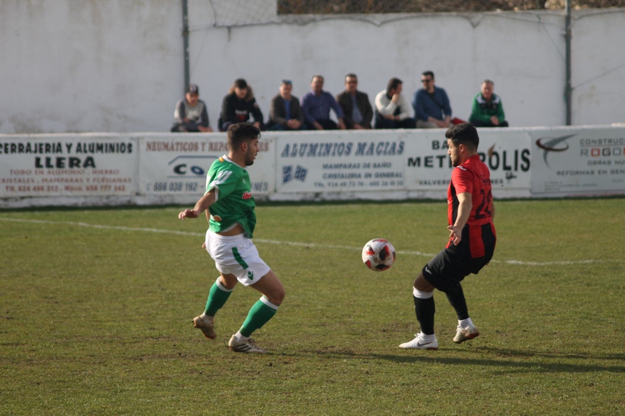 Imágenes del encuentro de la vigesimoquinta jornada de liga de Tercera División, disputado en el Municipal de San Roque, y que finalizó por 2-1 (17-02-2019)