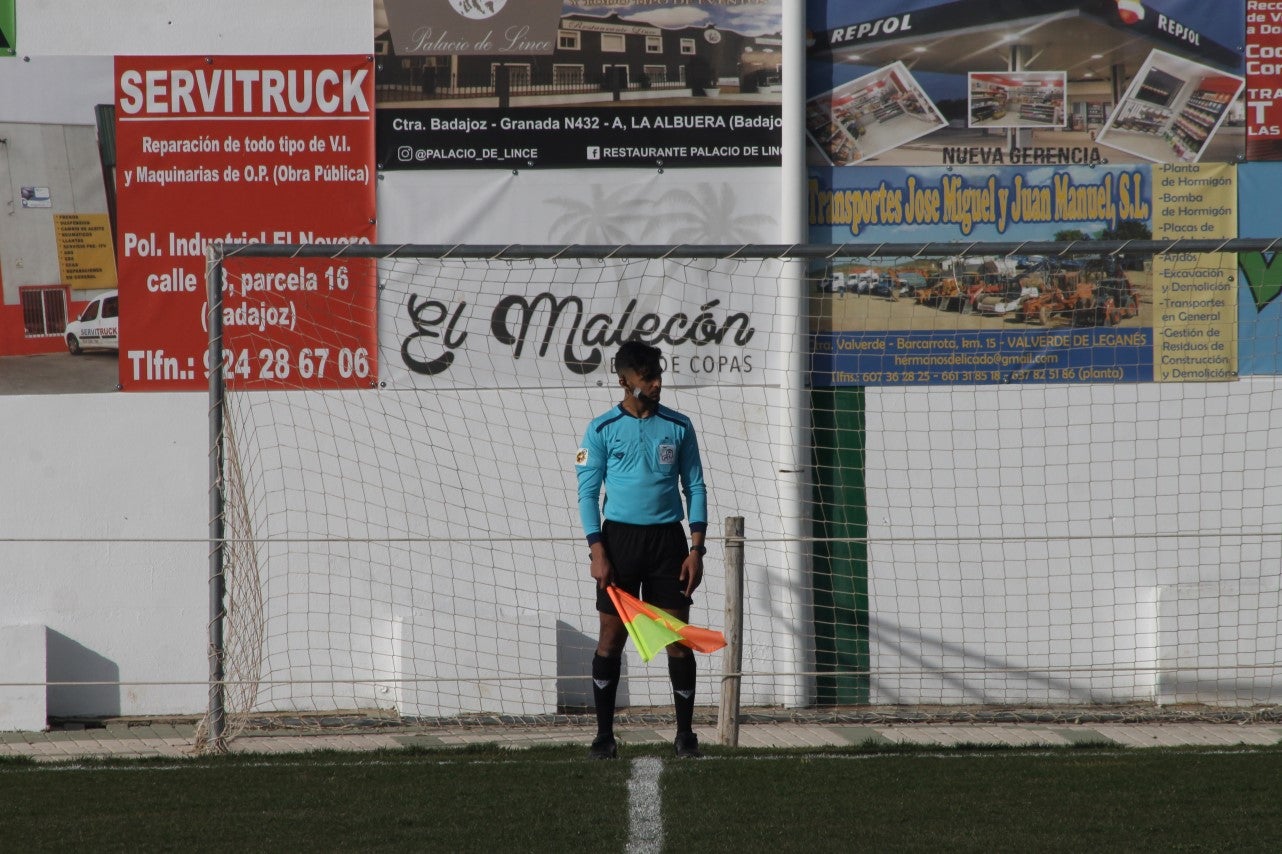 Imágenes del encuentro de la vigesimoquinta jornada de liga de Tercera División, disputado en el Municipal de San Roque, y que finalizó por 2-1 (17-02-2019)
