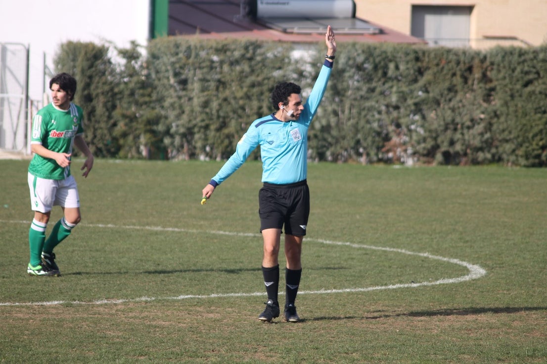 Imágenes del encuentro de la vigesimoquinta jornada de liga de Tercera División, disputado en el Municipal de San Roque, y que finalizó por 2-1 (17-02-2019)