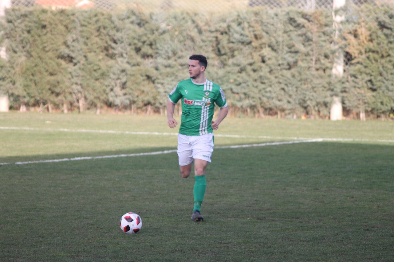 Imágenes del encuentro de la vigesimoquinta jornada de liga de Tercera División, disputado en el Municipal de San Roque, y que finalizó por 2-1 (17-02-2019)