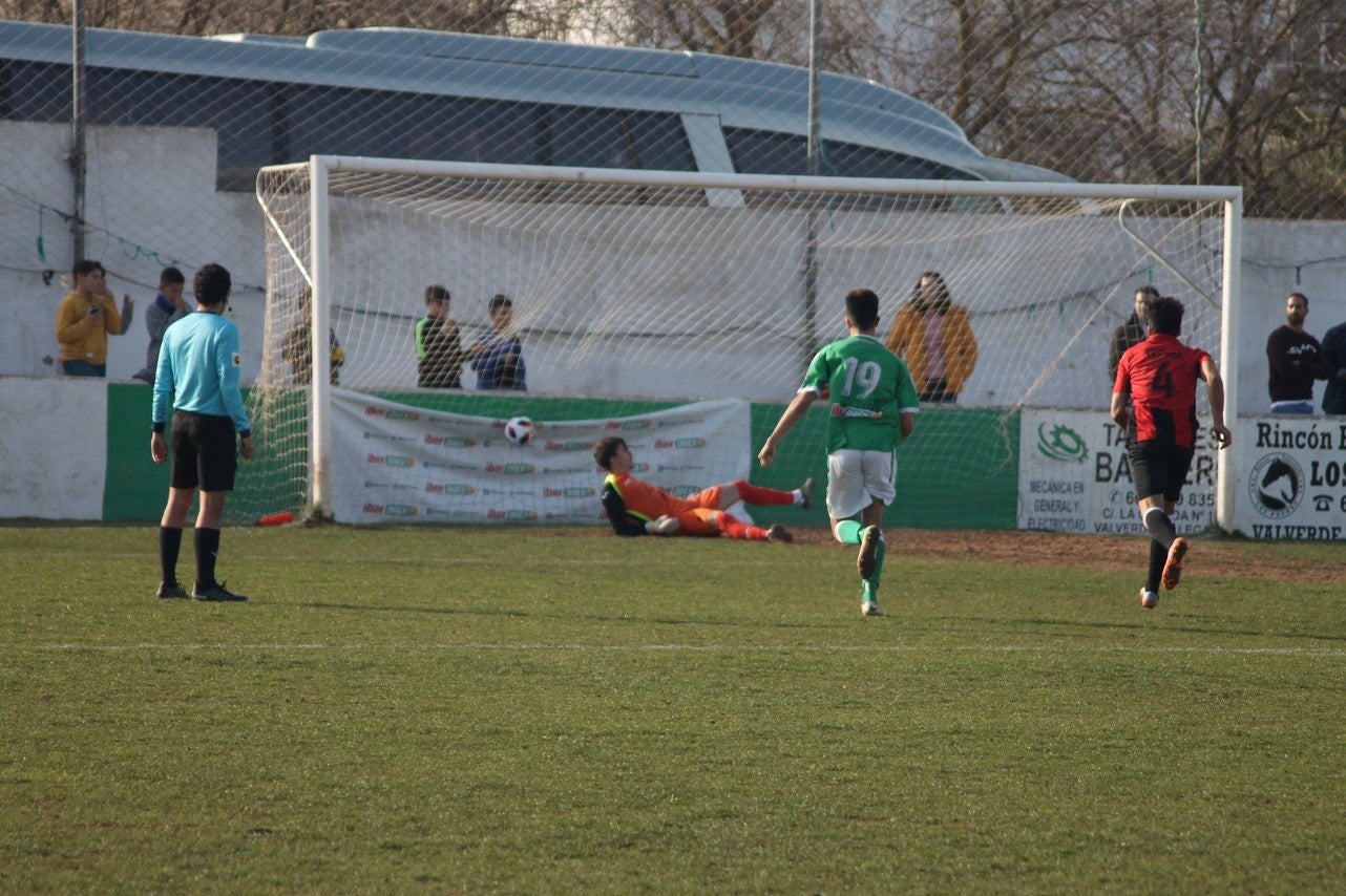 Imágenes del encuentro de la vigesimoquinta jornada de liga de Tercera División, disputado en el Municipal de San Roque, y que finalizó por 2-1 (17-02-2019)