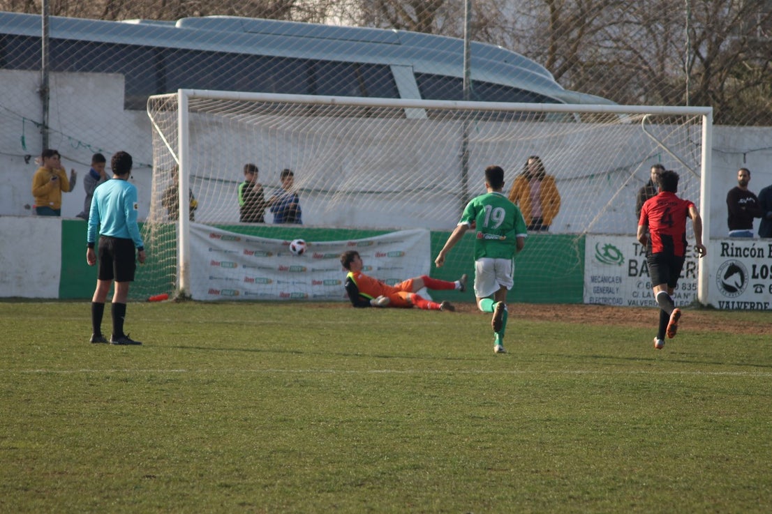 Imágenes del encuentro de la vigesimoquinta jornada de liga de Tercera División, disputado en el Municipal de San Roque, y que finalizó por 2-1 (17-02-2019)
