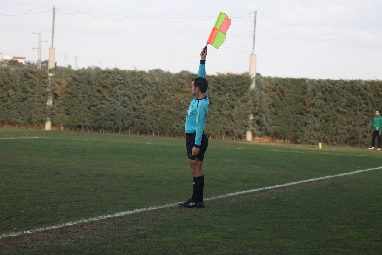 Imágenes del encuentro de la vigesimoquinta jornada de liga de Tercera División, disputado en el Municipal de San Roque, y que finalizó por 2-1 (17-02-2019)