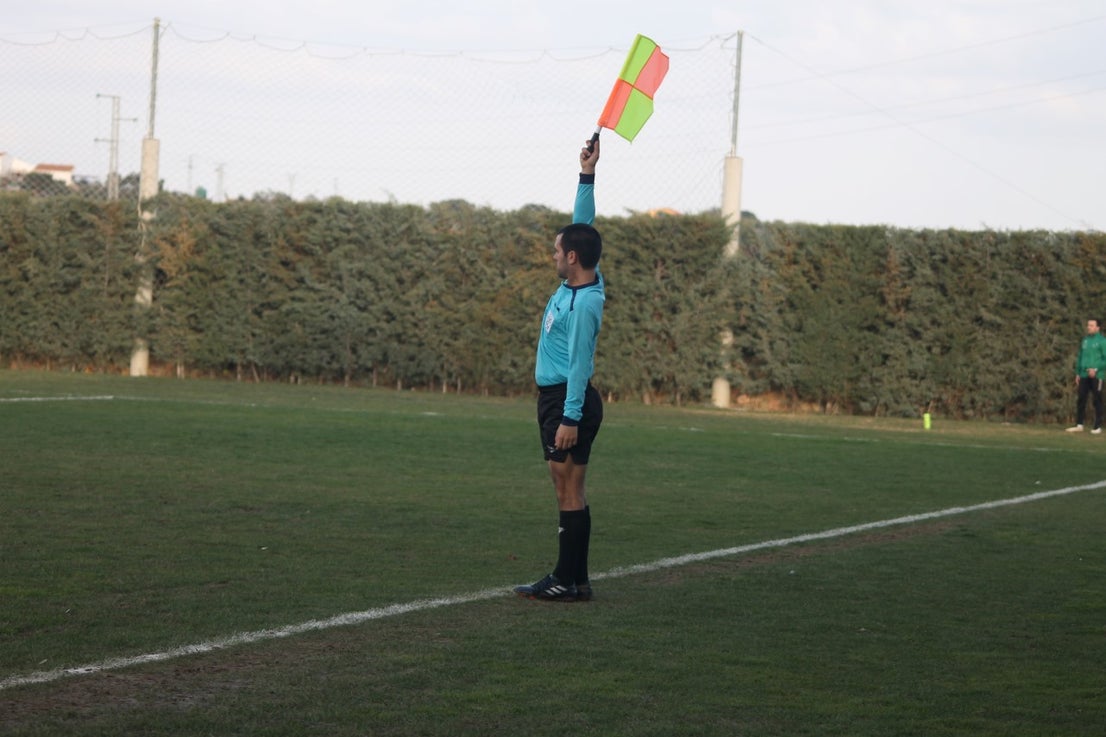 Imágenes del encuentro de la vigesimoquinta jornada de liga de Tercera División, disputado en el Municipal de San Roque, y que finalizó por 2-1 (17-02-2019)