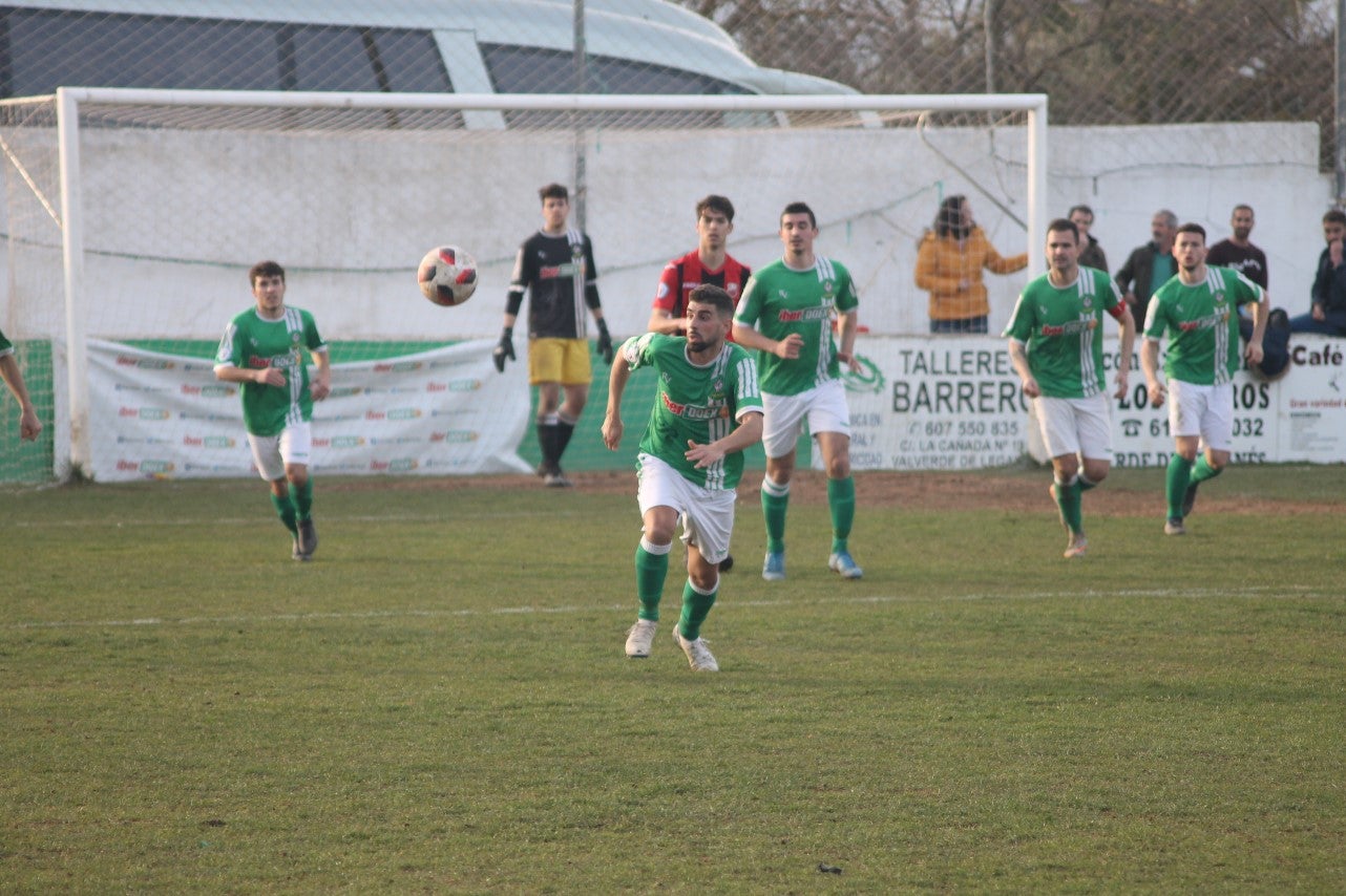 Imágenes del encuentro de la vigesimoquinta jornada de liga de Tercera División, disputado en el Municipal de San Roque, y que finalizó por 2-1 (17-02-2019)