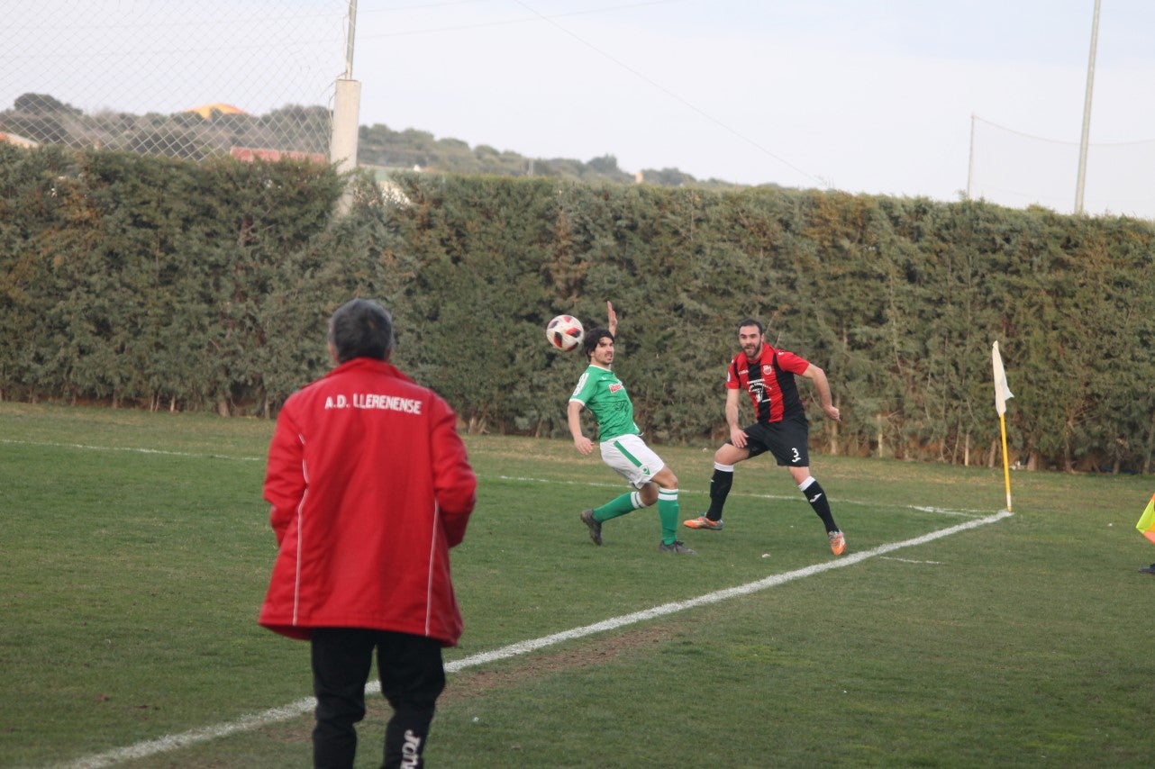 Imágenes del encuentro de la vigesimoquinta jornada de liga de Tercera División, disputado en el Municipal de San Roque, y que finalizó por 2-1 (17-02-2019)