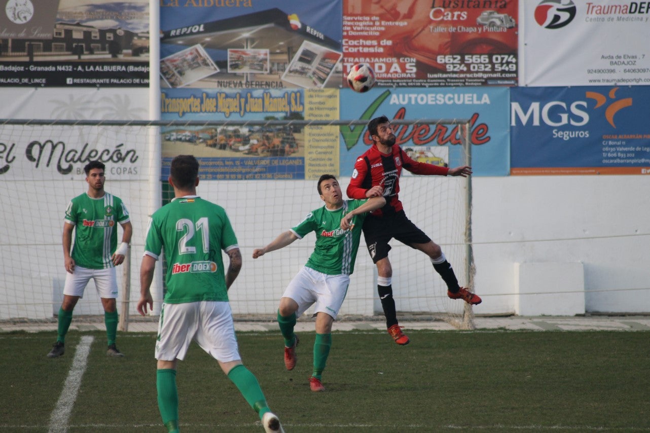 Imágenes del encuentro de la vigesimoquinta jornada de liga de Tercera División, disputado en el Municipal de San Roque, y que finalizó por 2-1 (17-02-2019)