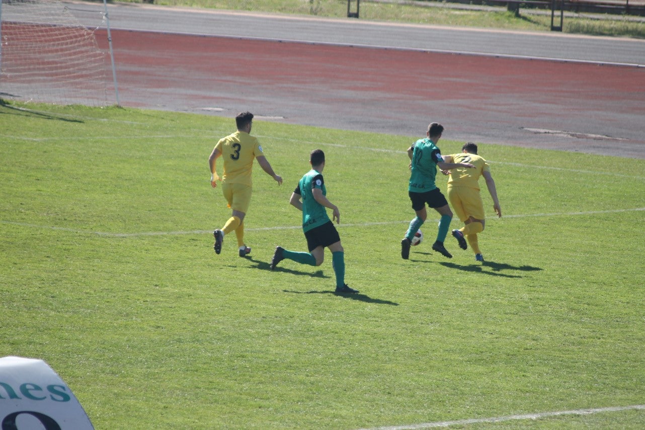 Imágenes del encuentro de la vigesimosexta joranda de liga de Tercera División, disputado en Jerez de los Caballeros y que acabó (24-22-2019)