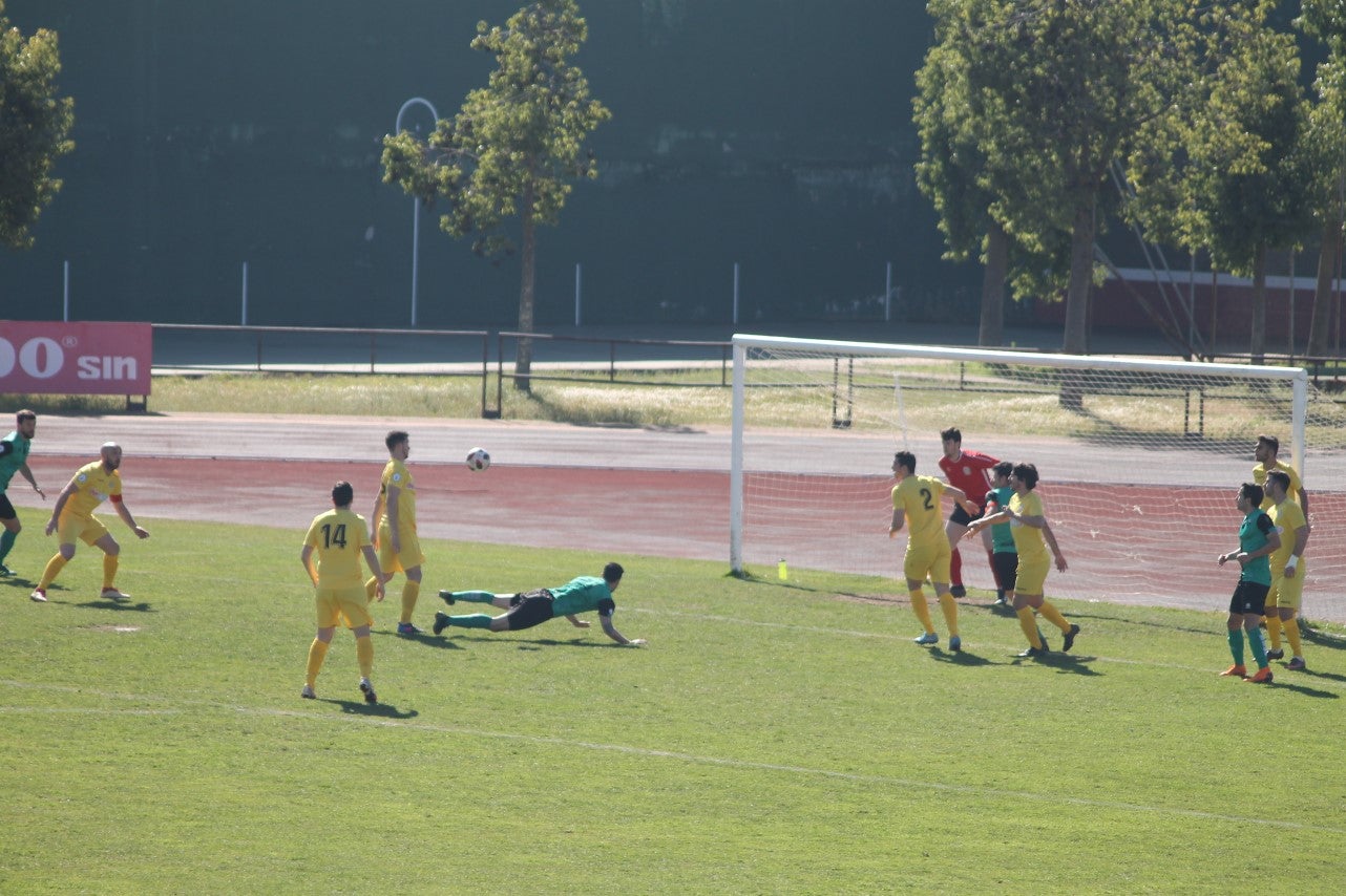 Imágenes del encuentro de la vigesimosexta joranda de liga de Tercera División, disputado en Jerez de los Caballeros y que acabó (24-22-2019)