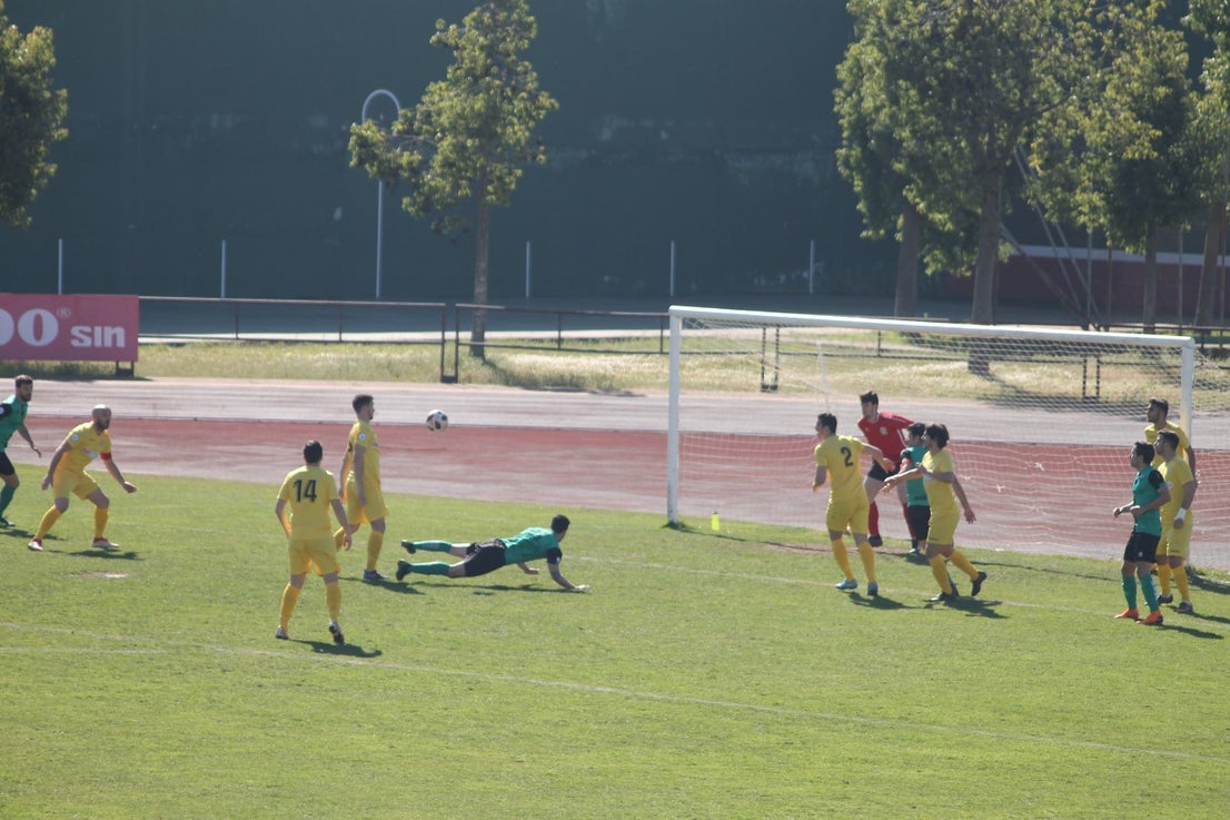 Imágenes del encuentro de la vigesimosexta joranda de liga de Tercera División, disputado en Jerez de los Caballeros y que acabó (24-22-2019)